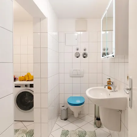 Schlosskoenig - Modernes & Zentrales Mit Balkon Und Arbeitsplatz 아파트 슈베린