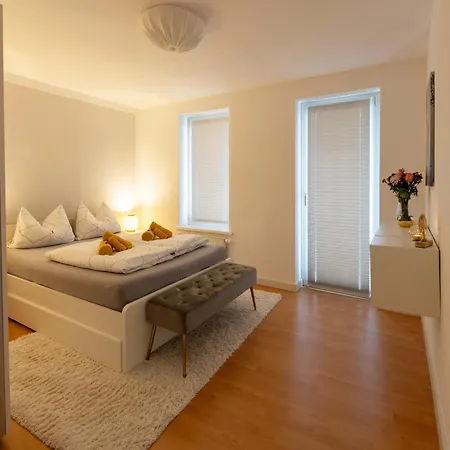 Schlosskoenig - Modernes & Zentrales Mit Balkon Und Arbeitsplatz 슈베린