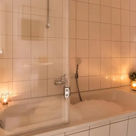 아파트 Schlosskoenig - Modernes & Zentrales Mit Balkon Und Arbeitsplatz 슈베린