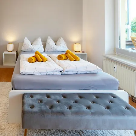 Schlosskoenig - Modernes & Zentrales Mit Balkon Und Arbeitsplatz * 슈베린