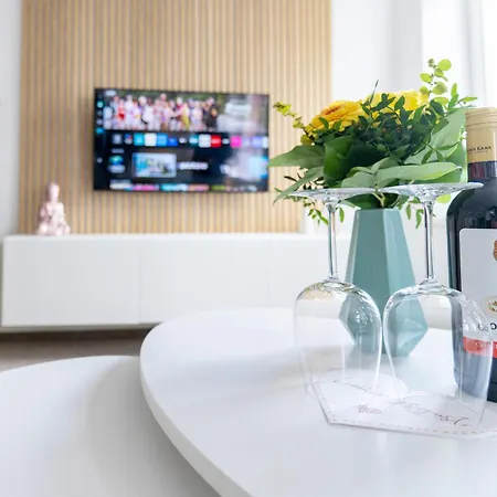 Schlosskoenig - Modernes & Zentrales Mit Balkon Und Arbeitsplatz Apartamento