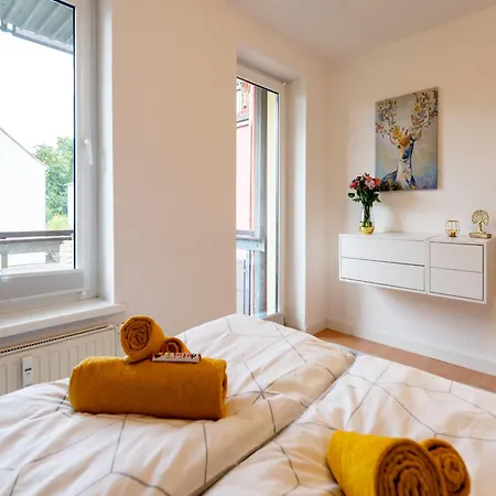 Schlosskoenig - Modernes & Zentrales Mit Balkon Und Arbeitsplatz 아파트 슈베린