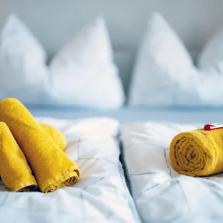 Schlosskoenig - Modernes & Zentrales Mit Balkon Und Arbeitsplatz * 슈베린